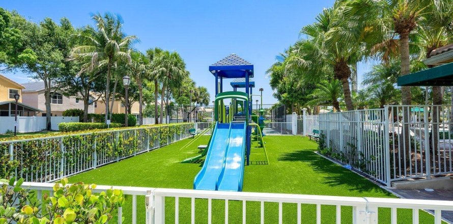 House in Delray Beach, Florida 6 bedrooms, 276.57 sq.m. № 1207667