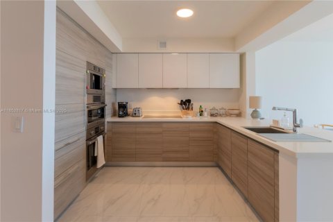 Condo in Sunny Isles Beach, Florida, 2 bedrooms  № 1871638 - photo 3