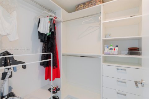 Condo in Sunny Isles Beach, Florida, 2 bedrooms  № 1871638 - photo 12