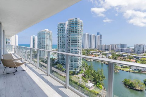 Condo in Sunny Isles Beach, Florida, 2 bedrooms  № 1871638 - photo 24