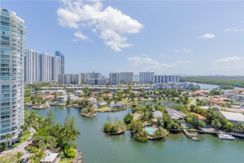 Condo in Sunny Isles Beach, Florida, 2 bedrooms  № 1871638 - photo 22