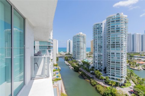Condo in Sunny Isles Beach, Florida, 2 bedrooms  № 1871638 - photo 27