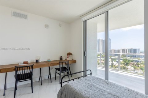 Condo in Sunny Isles Beach, Florida, 2 bedrooms  № 1871638 - photo 20