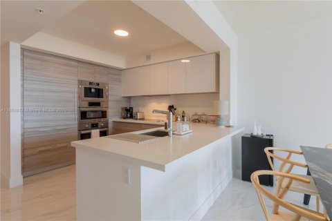 Condo in Sunny Isles Beach, Florida, 2 bedrooms  № 1871638 - photo 4