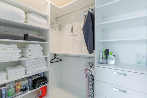 Condo in Sunny Isles Beach, Florida, 2 bedrooms  № 1871638 - photo 21