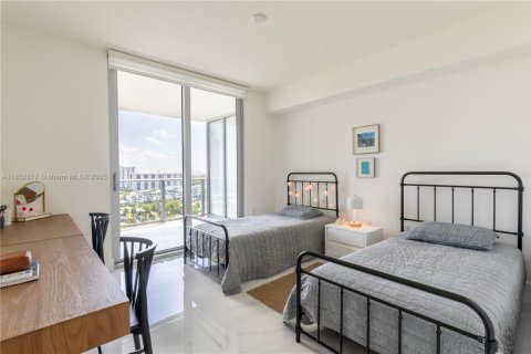 Condo in Sunny Isles Beach, Florida, 2 bedrooms  № 1871638 - photo 18