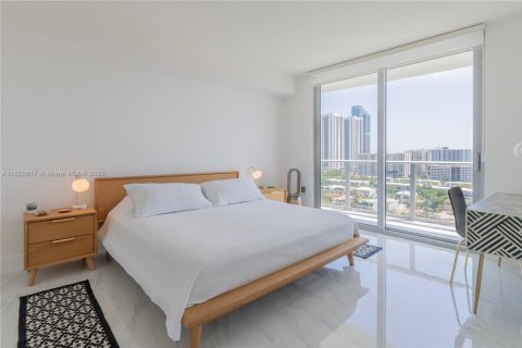Condo in Sunny Isles Beach, Florida, 2 bedrooms  № 1871638 - photo 9