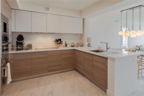 Condo in Sunny Isles Beach, Florida, 2 bedrooms  № 1871638 - photo 2