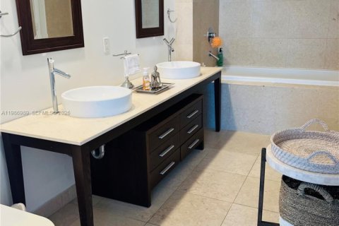 Купить кондоминиум в Майами, Флорида 1 спальня, 91.42м2, № 2045000 - фото 9