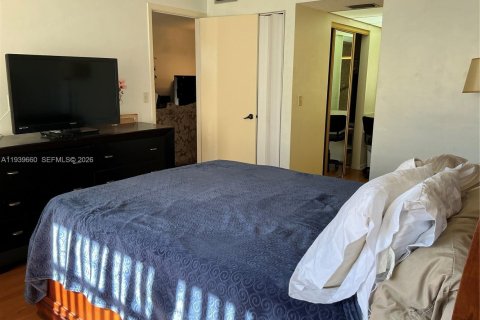 Condo in Hollywood, Florida, 2 bedrooms  № 1997016 - photo 19