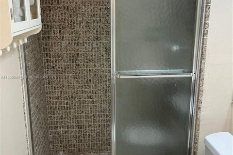 Condo in Hollywood, Florida, 2 bedrooms  № 1997016 - photo 12