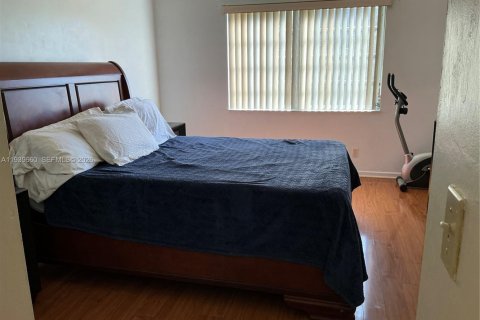 Condo in Hollywood, Florida, 2 bedrooms  № 1997016 - photo 21