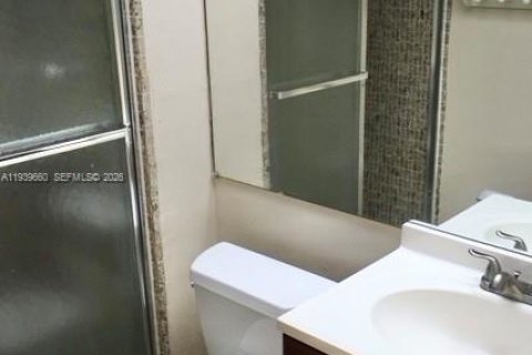 Condo in Hollywood, Florida, 2 bedrooms  № 1997016 - photo 13