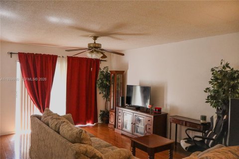 Condo in Hollywood, Florida, 2 bedrooms  № 1997016 - photo 15