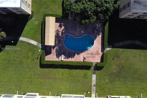 Condo in Hollywood, Florida, 2 bedrooms  № 1997016 - photo 28