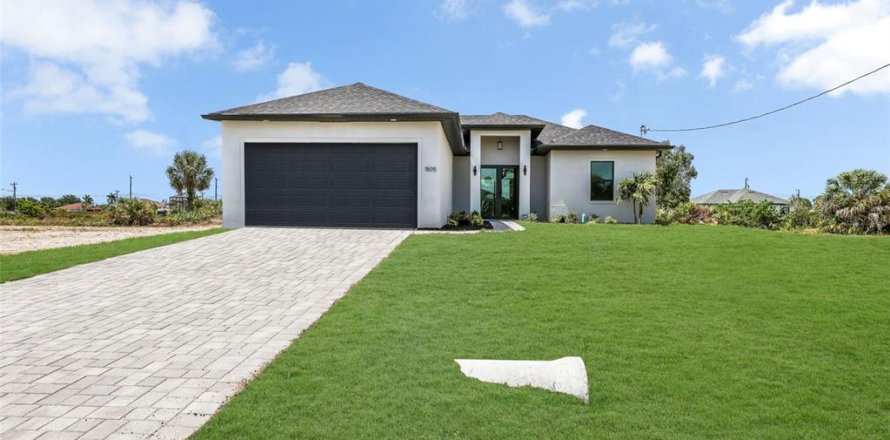 House in Cape Coral, Florida 3 bedrooms, 142.05 sq.m. № 2195760