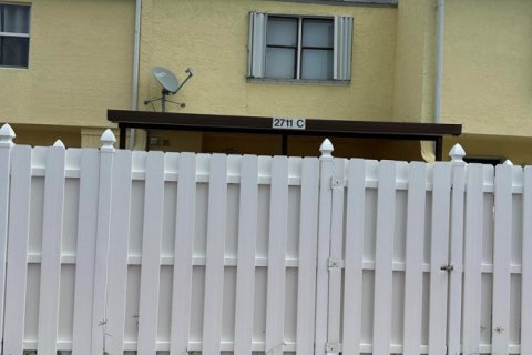 Таунхаус в Хатчинсон-Айленд-Саут, Флорида 3 комнаты, 72.65м2 № 2146717