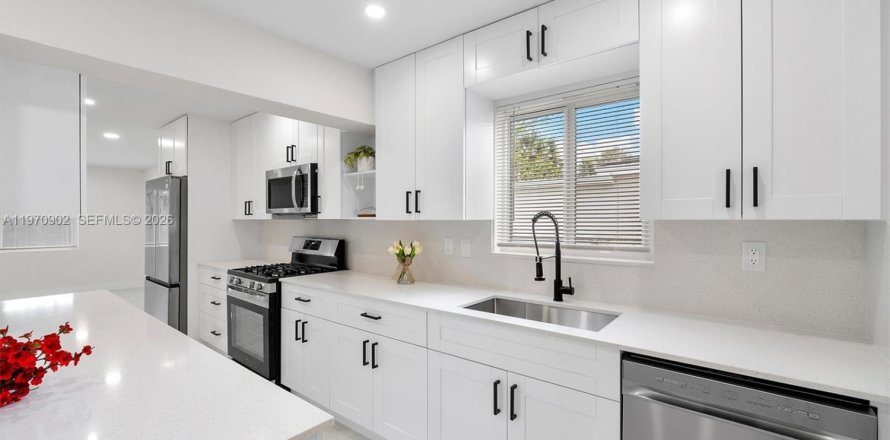 Дом в Лодерхилл, Флорида 4 спальни, 167.04м2 № 2042948