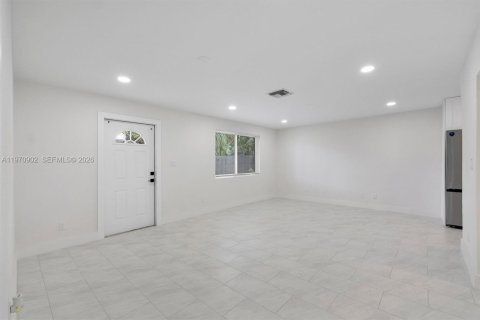 Купить виллу или дом в Лодерхилл, Флорида 4 спальни, 167.04м2, № 2042948 - фото 10