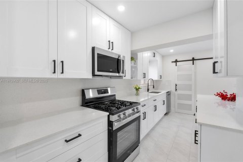 Купить виллу или дом в Лодерхилл, Флорида 4 спальни, 167.04м2, № 2042948 - фото 5