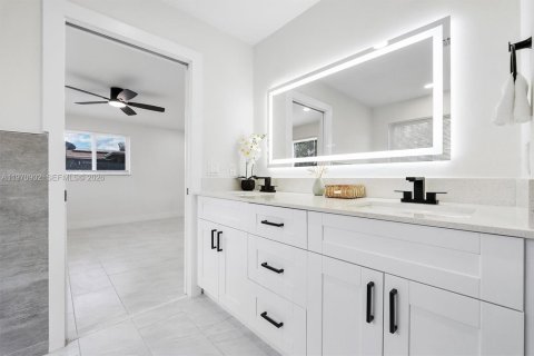 Купить виллу или дом в Лодерхилл, Флорида 4 спальни, 167.04м2, № 2042948 - фото 17