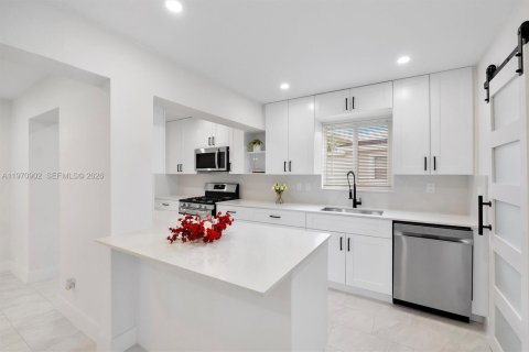 Купить виллу или дом в Лодерхилл, Флорида 4 спальни, 167.04м2, № 2042948 - фото 3