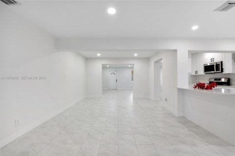 Купить виллу или дом в Лодерхилл, Флорида 4 спальни, 167.04м2, № 2042948 - фото 4