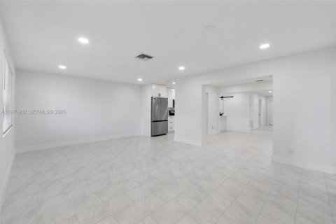 Купить виллу или дом в Лодерхилл, Флорида 4 спальни, 167.04м2, № 2042948 - фото 11