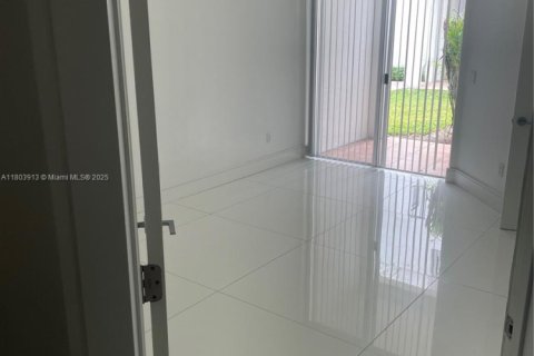 Снять в аренду кондоминиум в Авентура, Флорида 2 спальни, 95.13м2, № 1756519 - фото 8