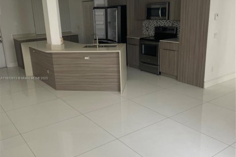 Снять в аренду кондоминиум в Авентура, Флорида 2 спальни, 95.13м2, № 1756519 - фото 3