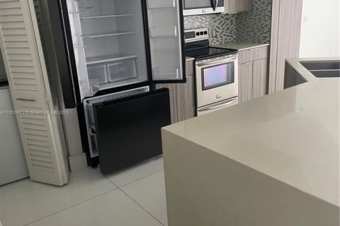 Снять в аренду кондоминиум в Авентура, Флорида 2 спальни, 95.13м2, № 1756519 - фото 2