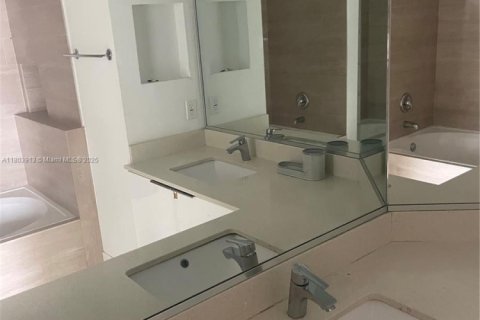 Снять в аренду кондоминиум в Авентура, Флорида 2 спальни, 95.13м2, № 1756519 - фото 13