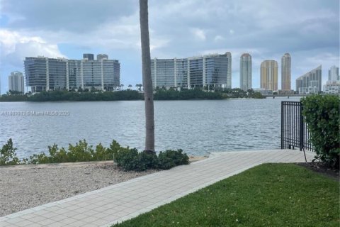 Снять в аренду кондоминиум в Авентура, Флорида 2 спальни, 95.13м2, № 1756519 - фото 24