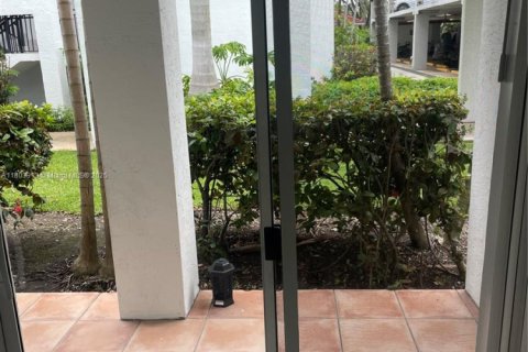 Снять в аренду кондоминиум в Авентура, Флорида 2 спальни, 95.13м2, № 1756519 - фото 4