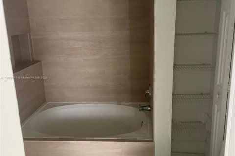 Снять в аренду кондоминиум в Авентура, Флорида 2 спальни, 95.13м2, № 1756519 - фото 6