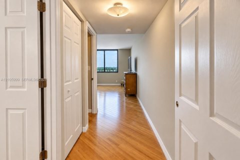 Copropriété à vendre à Lauderdale-by-the-Sea, Floride: 2 chambres, 194.17 m2 № 2416151 - photo 21