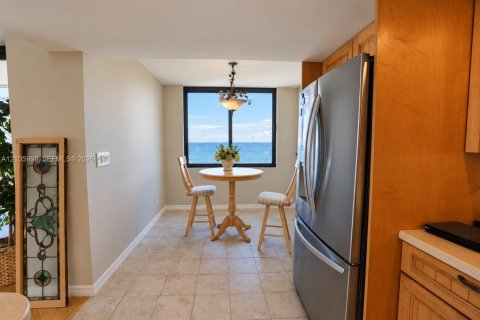 Copropriété à vendre à Lauderdale-by-the-Sea, Floride: 2 chambres, 194.17 m2 № 2416151 - photo 11