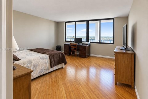 Copropriété à vendre à Lauderdale-by-the-Sea, Floride: 2 chambres, 194.17 m2 № 2416151 - photo 25