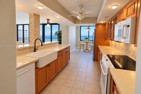 Copropriété à vendre à Lauderdale-by-the-Sea, Floride: 2 chambres, 194.17 m2 № 2416151 - photo 14