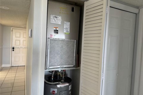 Снять в аренду кондоминиум в Уэстон, Флорида 3 спальни, 114.08м2, № 1990635 - фото 13