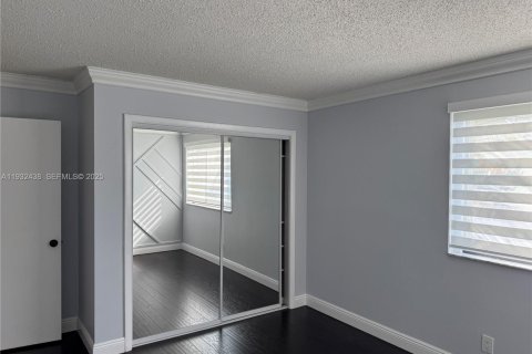 Снять в аренду кондоминиум в Уэстон, Флорида 3 спальни, 114.08м2, № 1990635 - фото 7