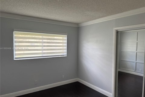 Снять в аренду кондоминиум в Уэстон, Флорида 3 спальни, 114.08м2, № 1990635 - фото 8