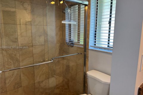 Снять в аренду кондоминиум в Уэстон, Флорида 3 спальни, 114.08м2, № 1990635 - фото 24