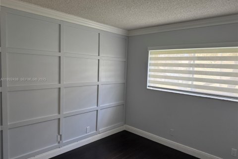 Снять в аренду кондоминиум в Уэстон, Флорида 3 спальни, 114.08м2, № 1990635 - фото 10