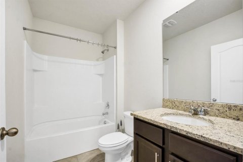 House in Winter Haven, Florida 4 bedrooms, 171.96 sq.m. № 1815077 - photo 9