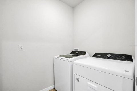 House in Winter Haven, Florida 4 bedrooms, 171.96 sq.m. № 1815077 - photo 12