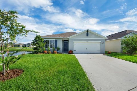 House in Winter Haven, Florida 4 bedrooms, 171.96 sq.m. № 1815077 - photo 1