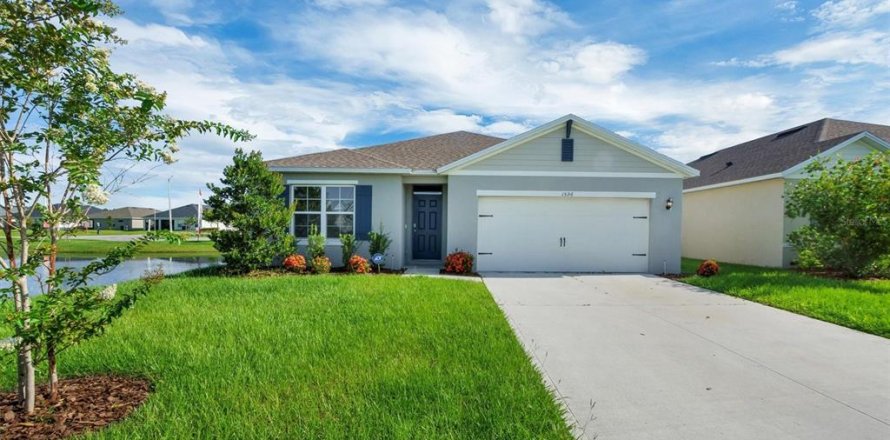 House in Winter Haven, Florida 4 bedrooms, 171.96 sq.m. № 1815077