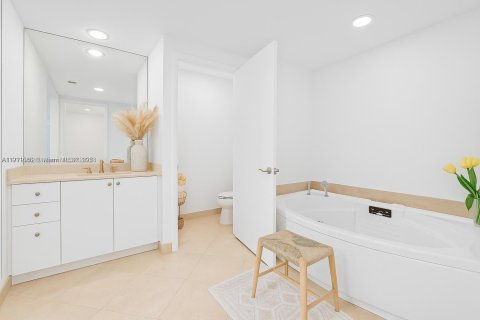 Condominio en venta en Key Biscayne, Florida, 2 dormitorios, 123.56 m2 № 1970285 - foto 8