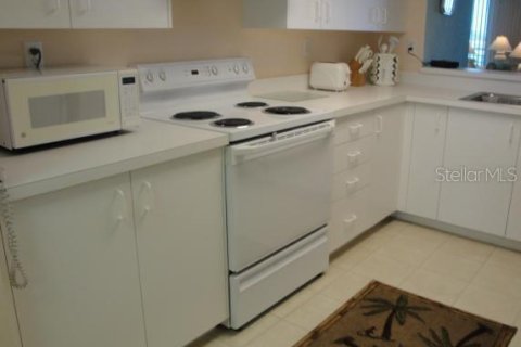 Condominio en alquiler en Saint Petersburg, Florida, 2 dormitorios, 105.44 m2 № 1136719 - foto 1